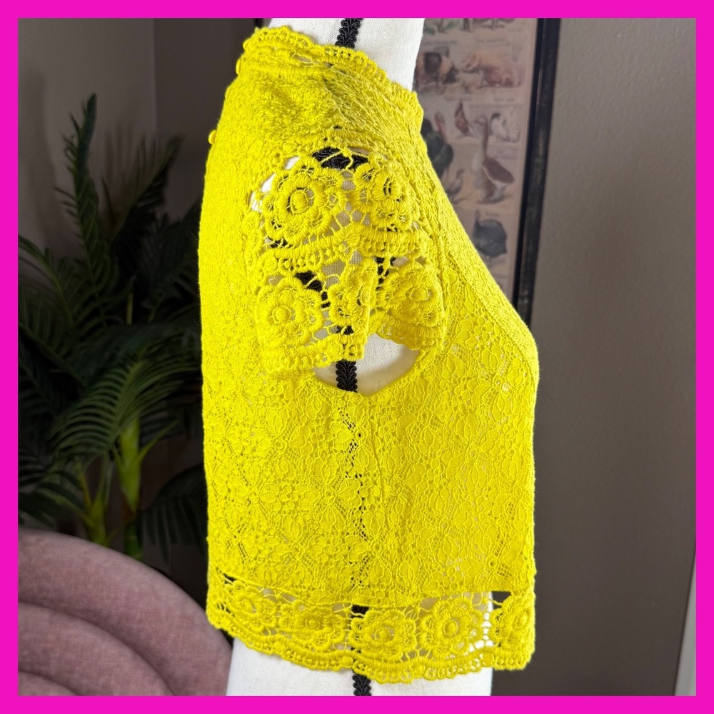 Forever 21 Lace Top, Mock Neck, Short Sleeve, Yellow Blouse, Size Small NWT - Picture 3 of 11